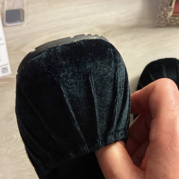 Kenneth Cole Reaction Black Velvet Loafers - Picture 9 of 9